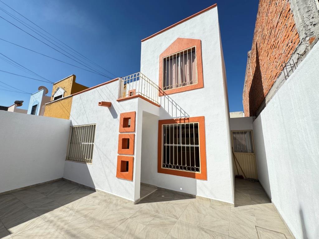 Casa zona sur, a unos mts de Av Siglo XXI Sur