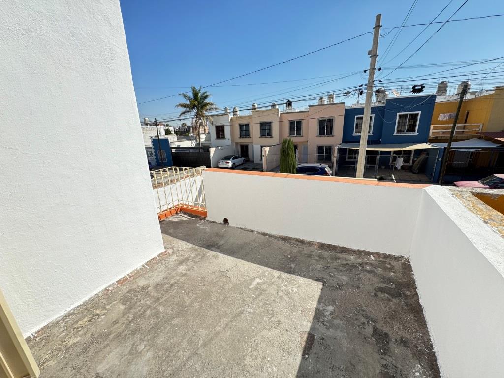 Casa zona sur, a unos mts de Av Siglo XXI Sur