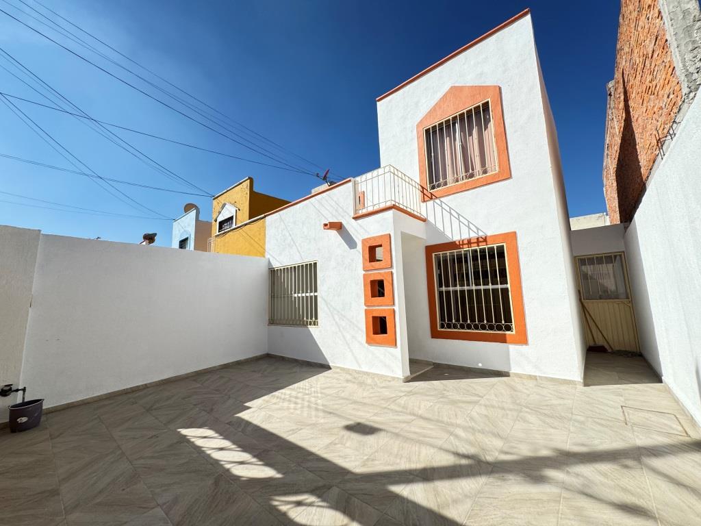 Casa zona sur, a unos mts de Av Siglo XXI Sur