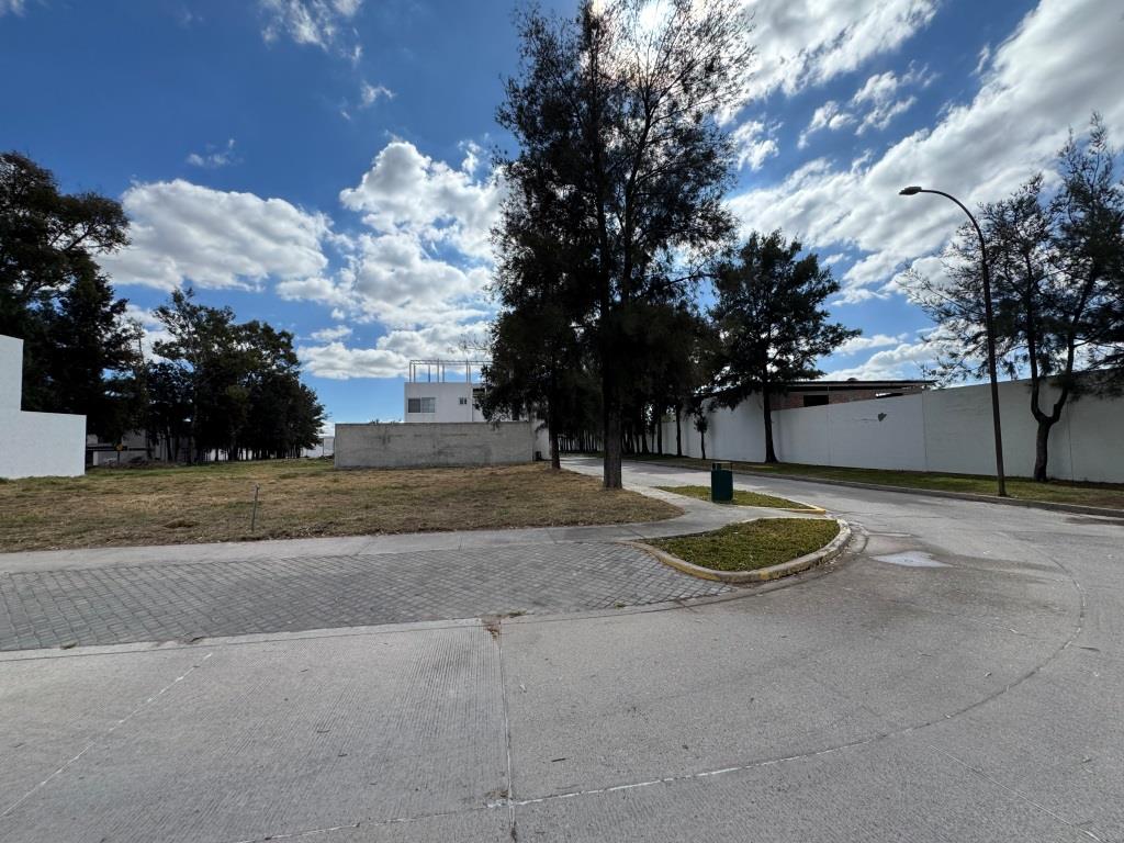 Terreno en esquina, Residencial zona Poniente