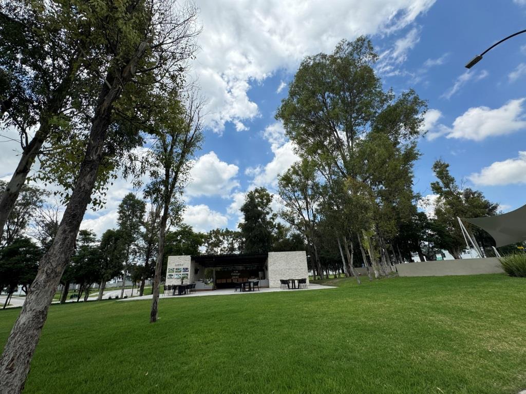 Terreno en esquina, Residencial zona Poniente