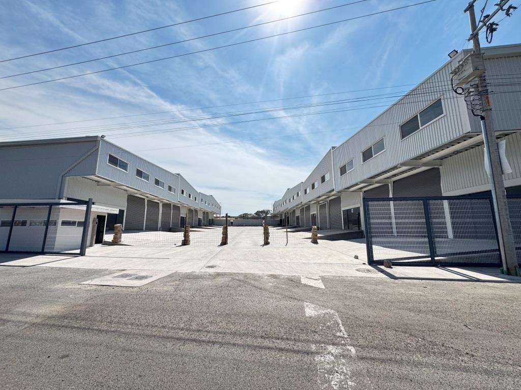 Naves industriales, dentro de cluster industrial
