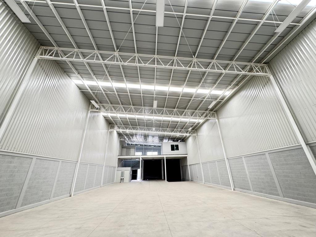Naves industriales, dentro de cluster industrial