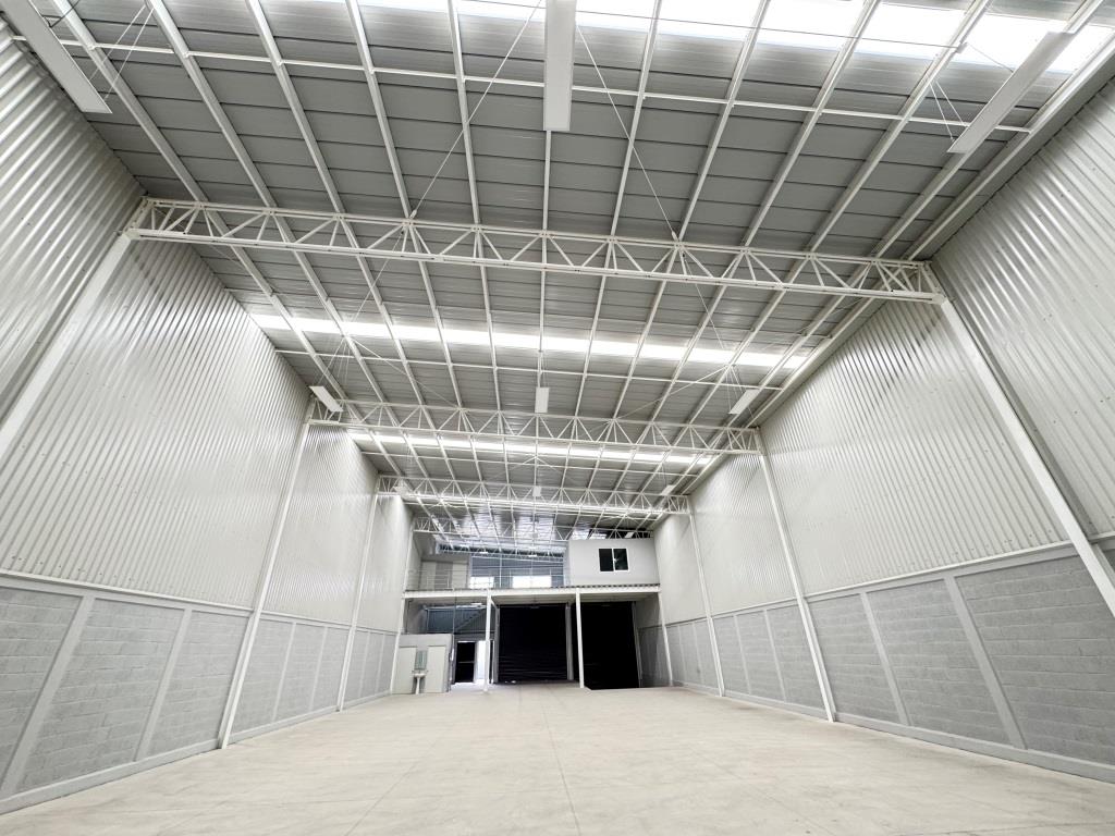 Naves industriales, dentro de cluster industrial