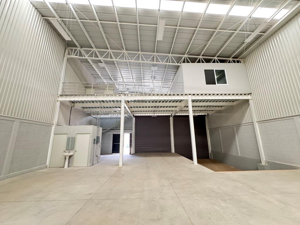 Naves industriales, dentro de cluster industrial