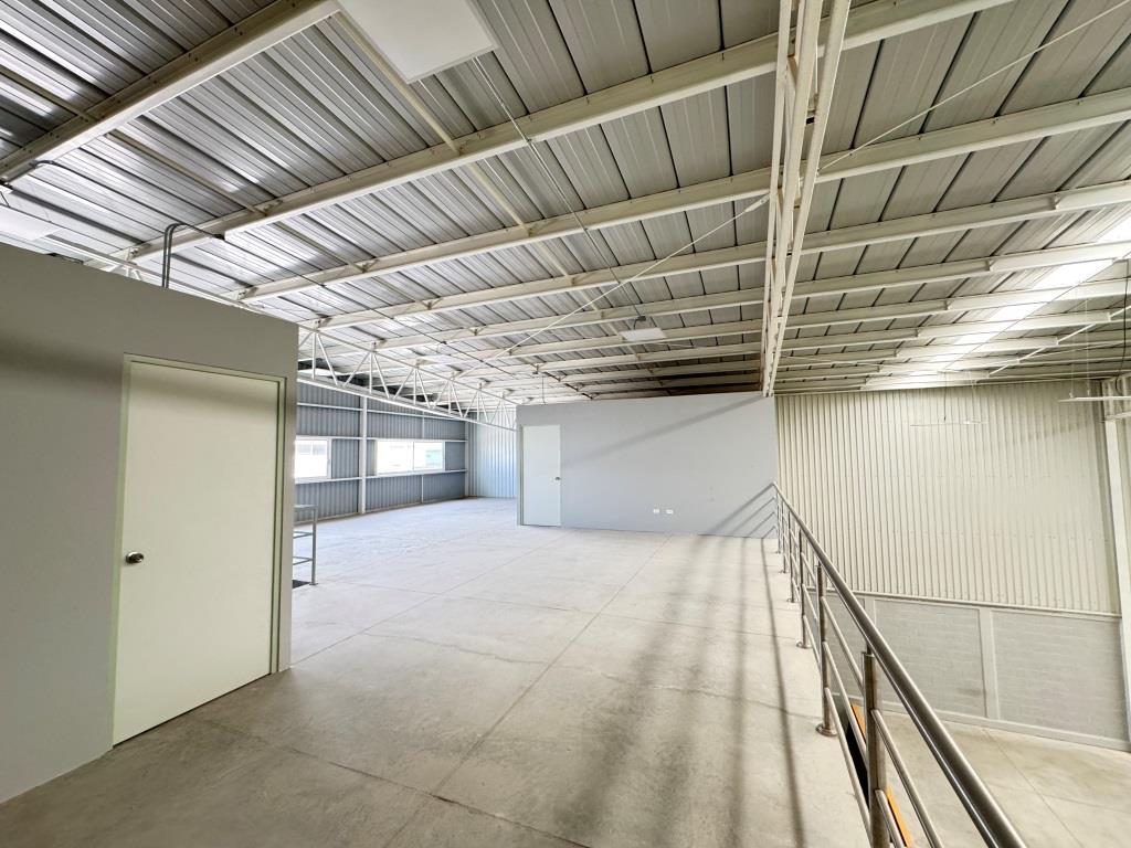 Naves industriales, dentro de cluster industrial