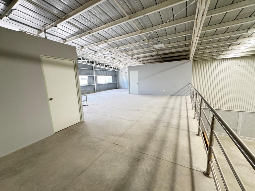 Naves industriales, dentro de cluster industrial