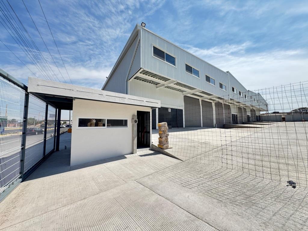 Naves industriales, dentro de cluster industrial