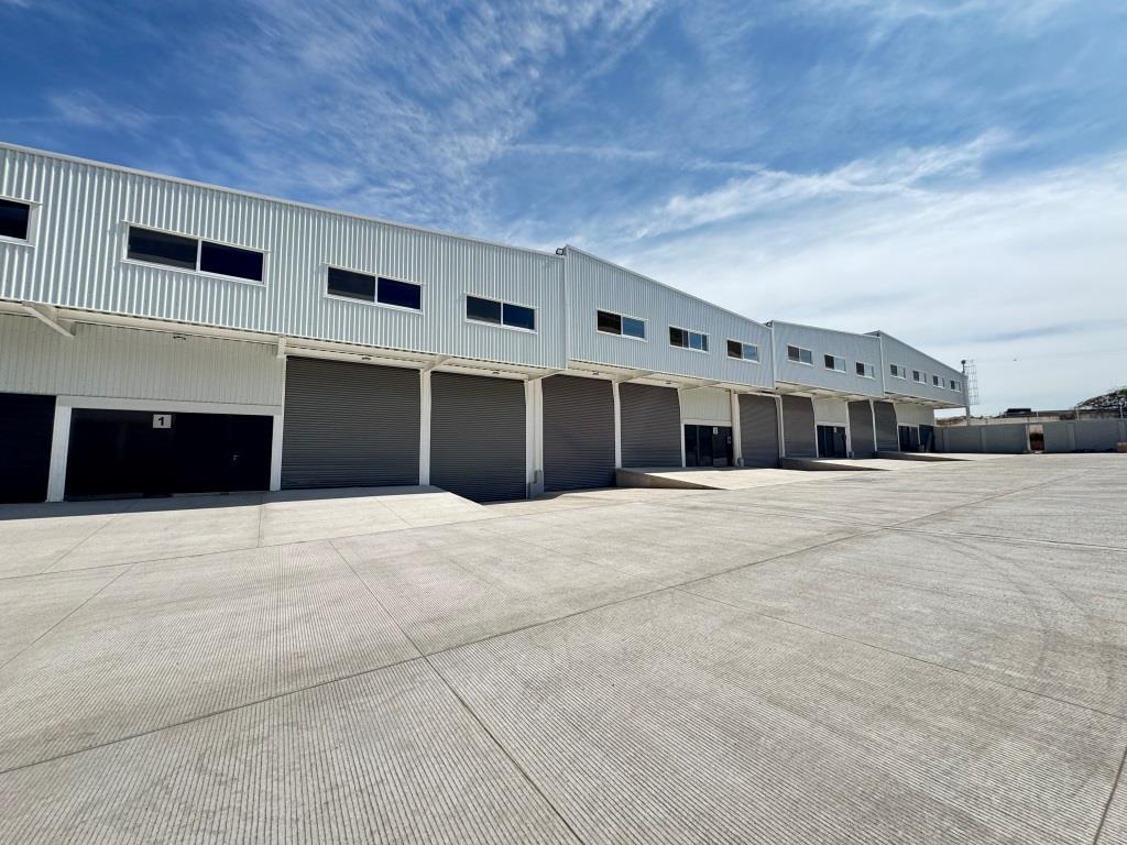 Naves industriales, dentro de cluster industrial