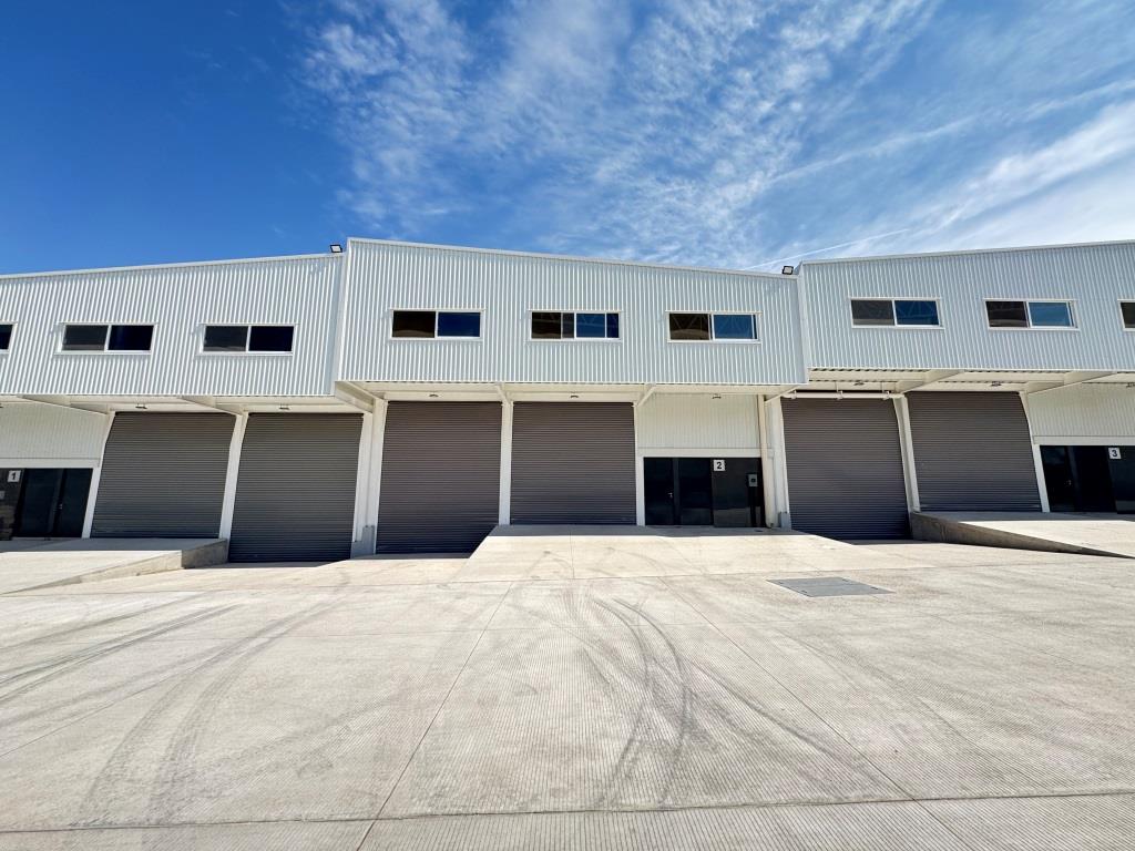 Naves industriales, dentro de cluster industrial
