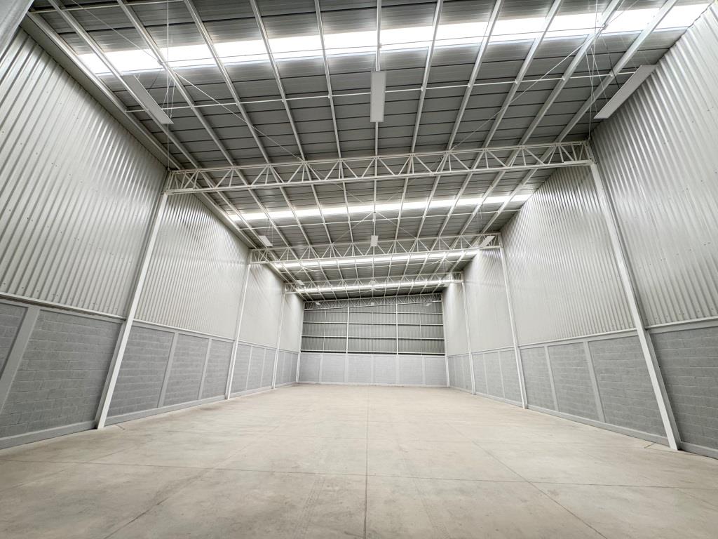 Naves industriales, dentro de cluster industrial