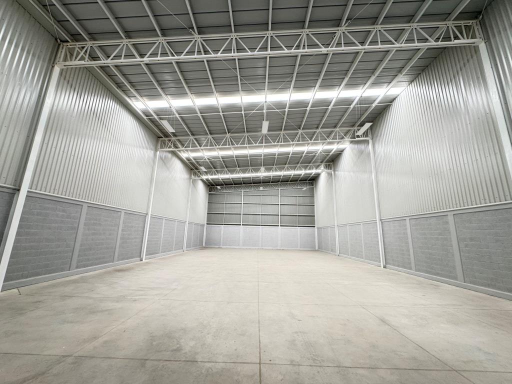 Naves industriales, dentro de cluster industrial