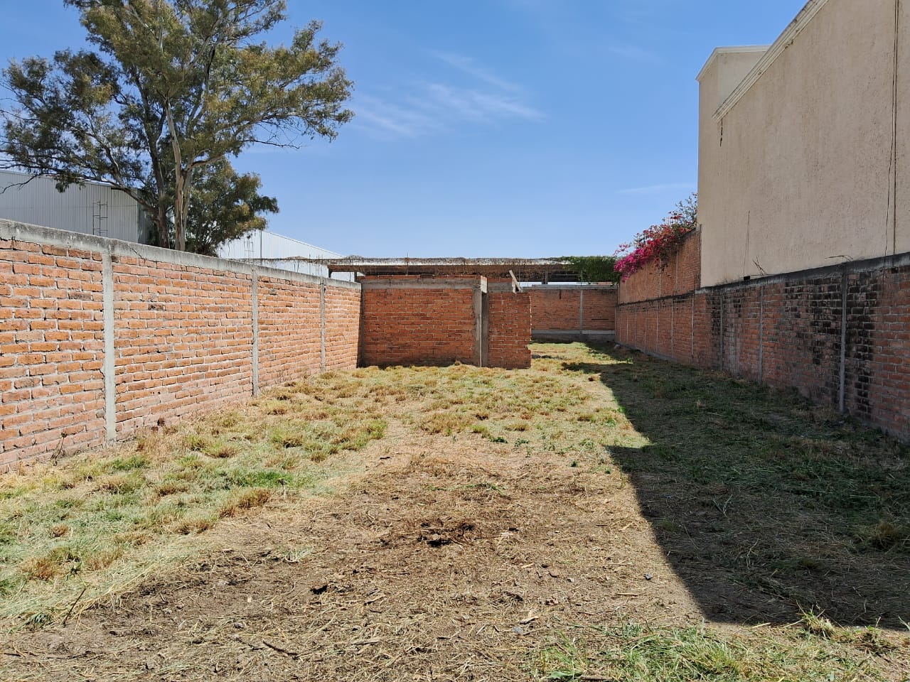 Terreno 659m2 atras de Cantia