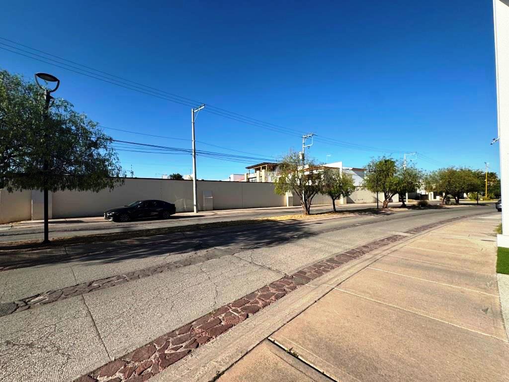 Terreno sobre calle de camellon 204m2