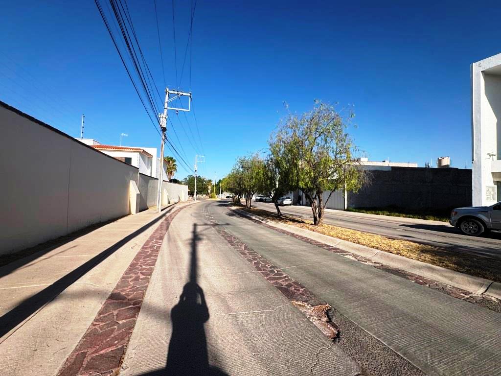 Terreno sobre calle de camellon 204m2