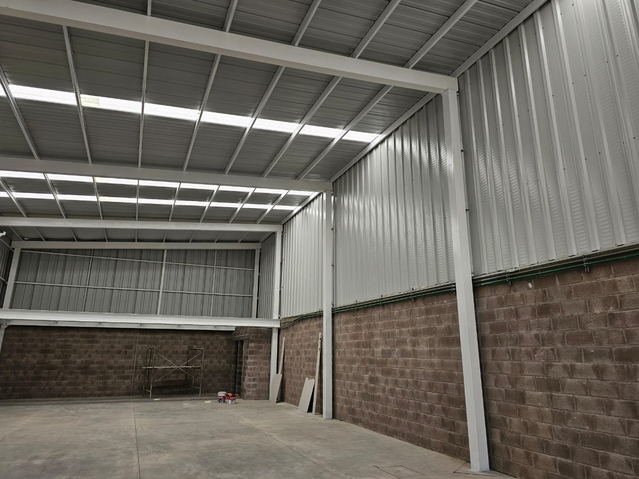Nave industrial 309m2 + 40 mezanine