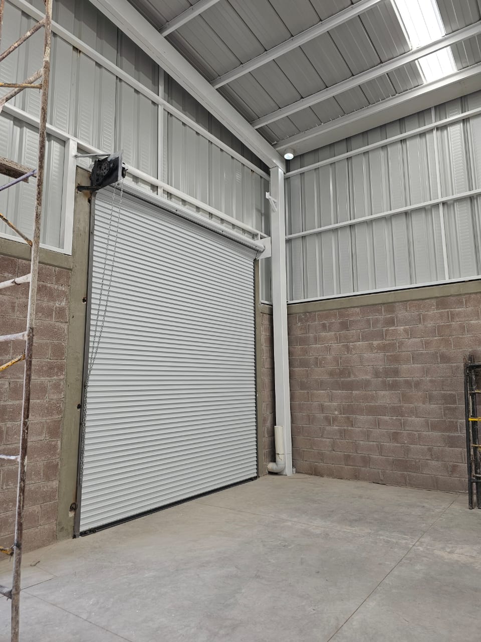 Nave industrial 309m2 + 40 mezanine