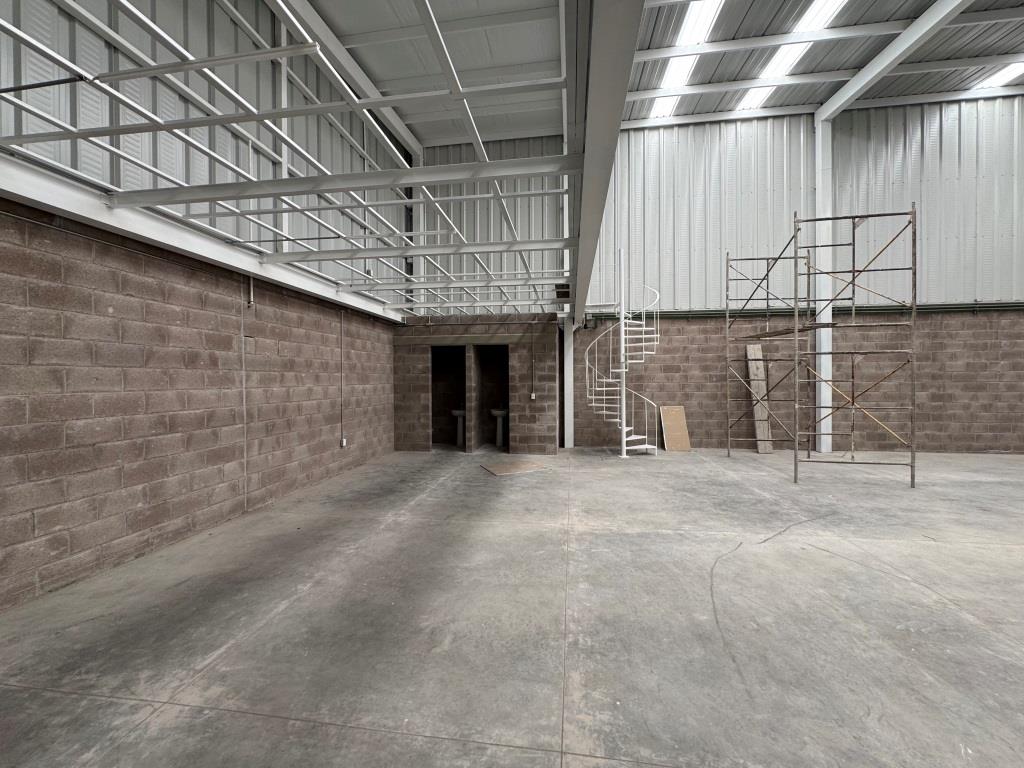 Nave industrial 309m2 + 40 mezanine
