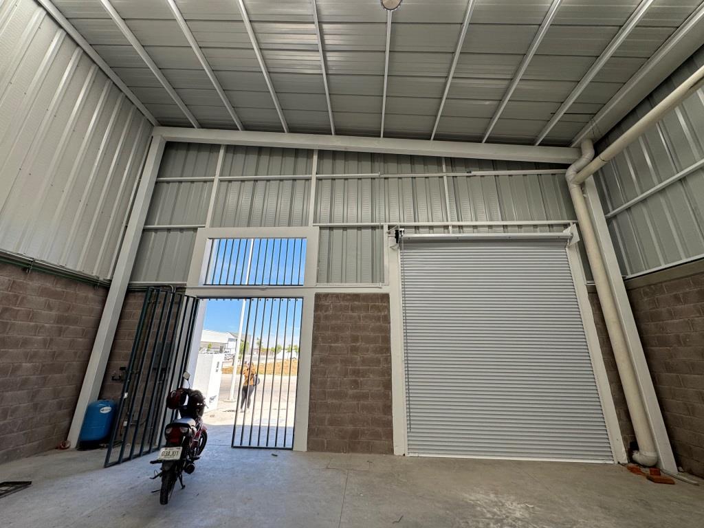 Nave industrial 309m2 + 40 mezanine