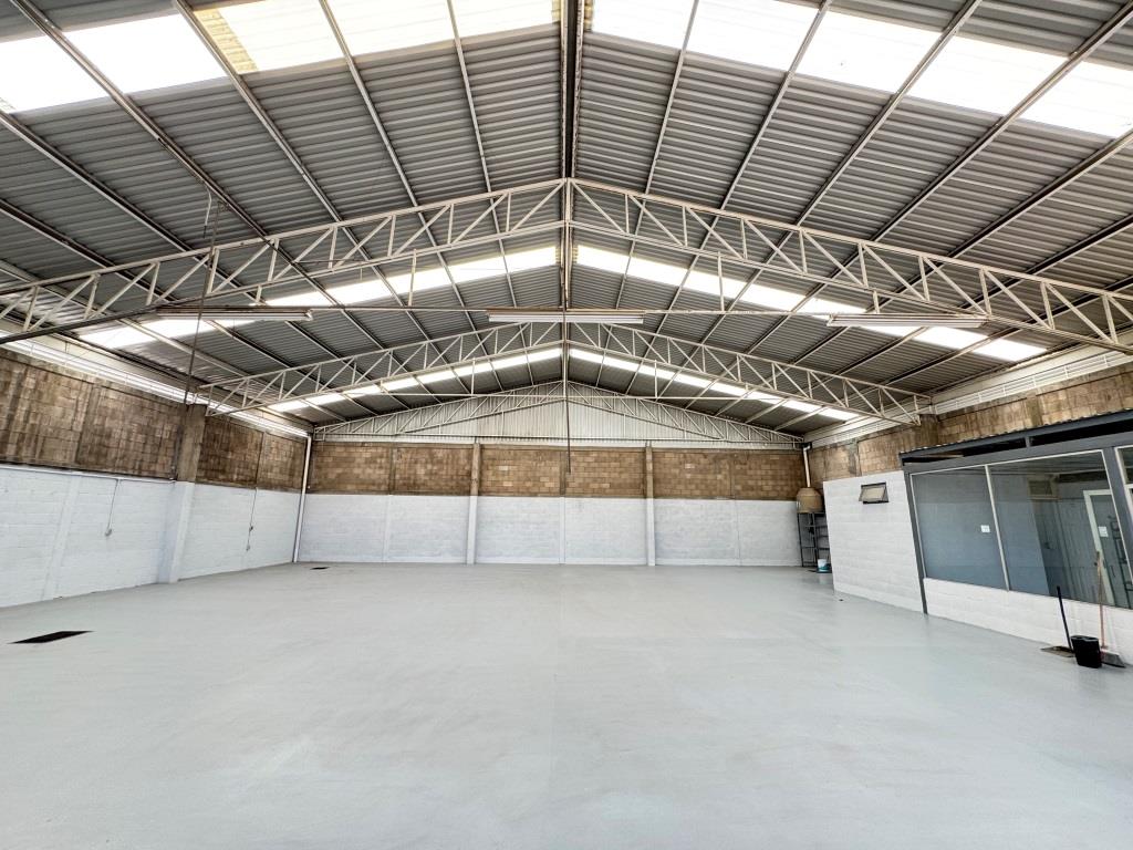 Bodega comercial sobre 2do anillo