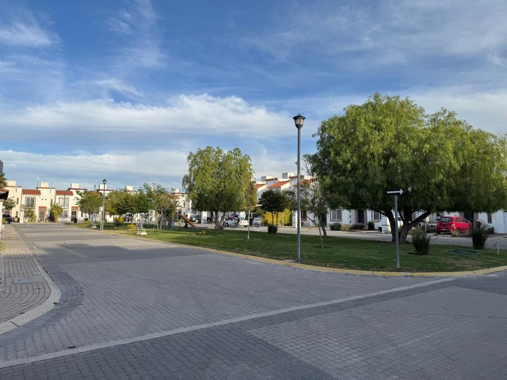 Casa amueblada en condominio, zona sur
