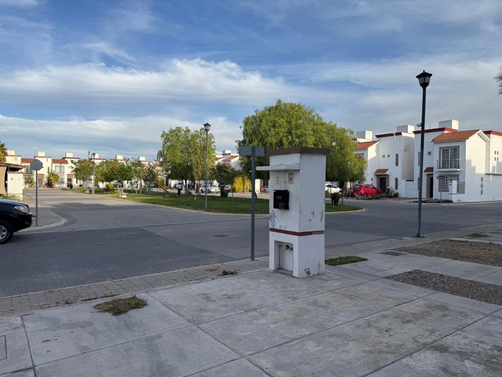 Casa amueblada en condominio, zona sur