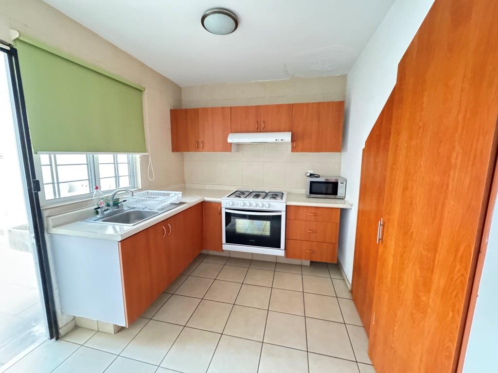 Casa amueblada en condominio, zona sur