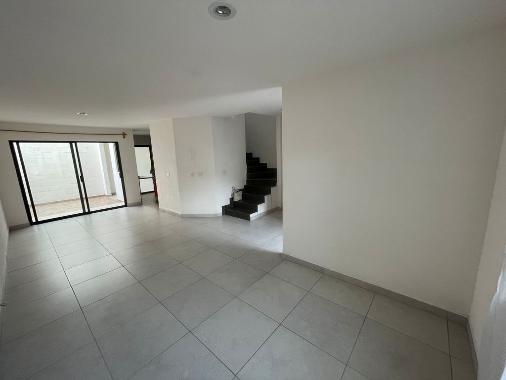 Casa en renta zona poniente. 