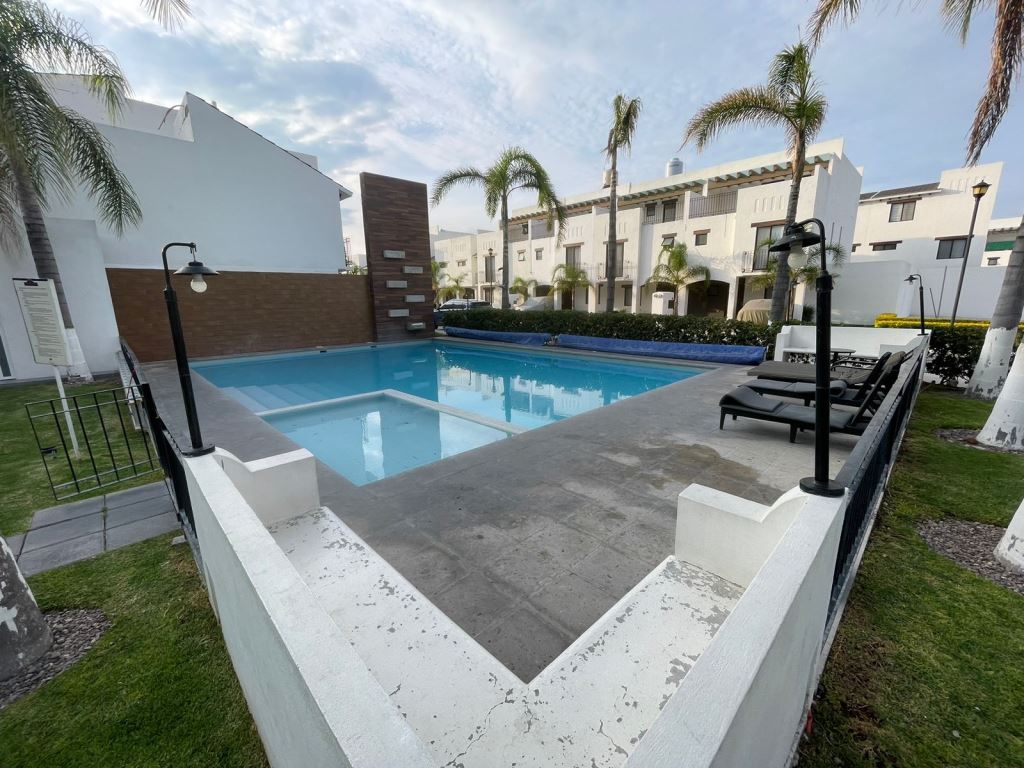 Casa en renta zona poniente. 