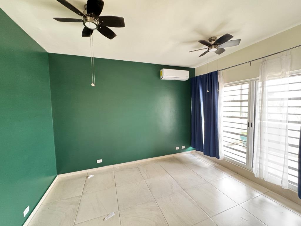 Casa dentro de exclusiva privada.