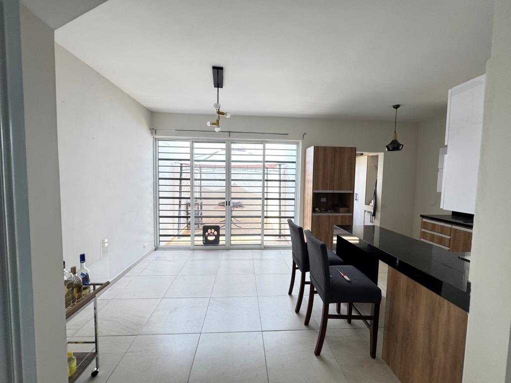 Casa dentro de exclusiva privada.