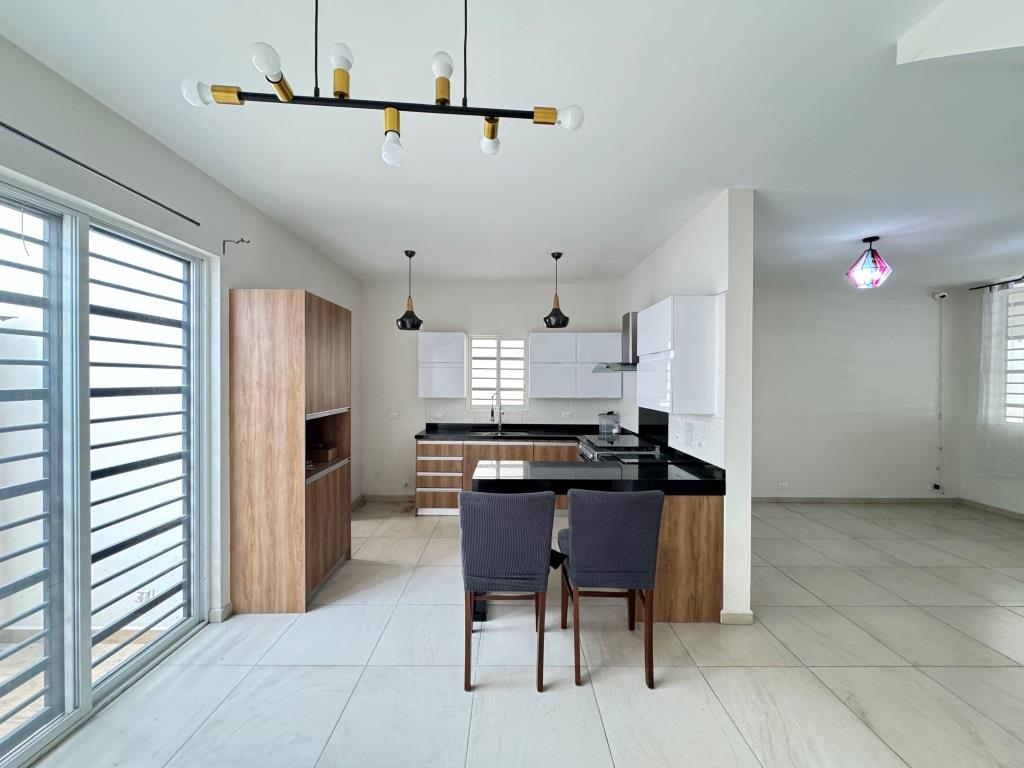 Casa dentro de exclusiva privada.