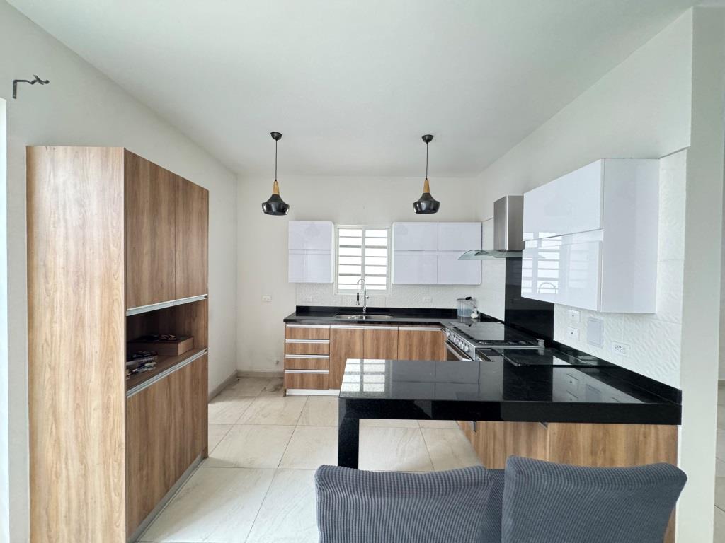 Casa dentro de exclusiva privada.
