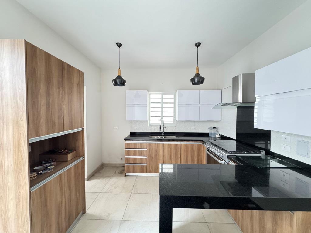 Casa dentro de exclusiva privada.