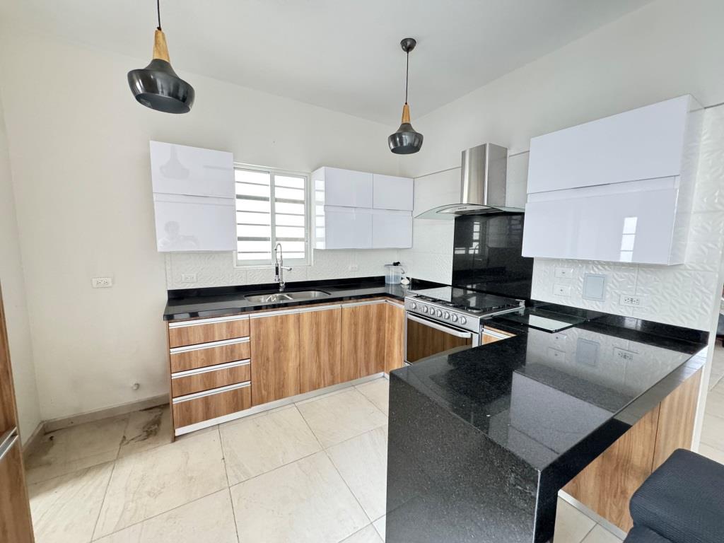 Casa dentro de exclusiva privada.