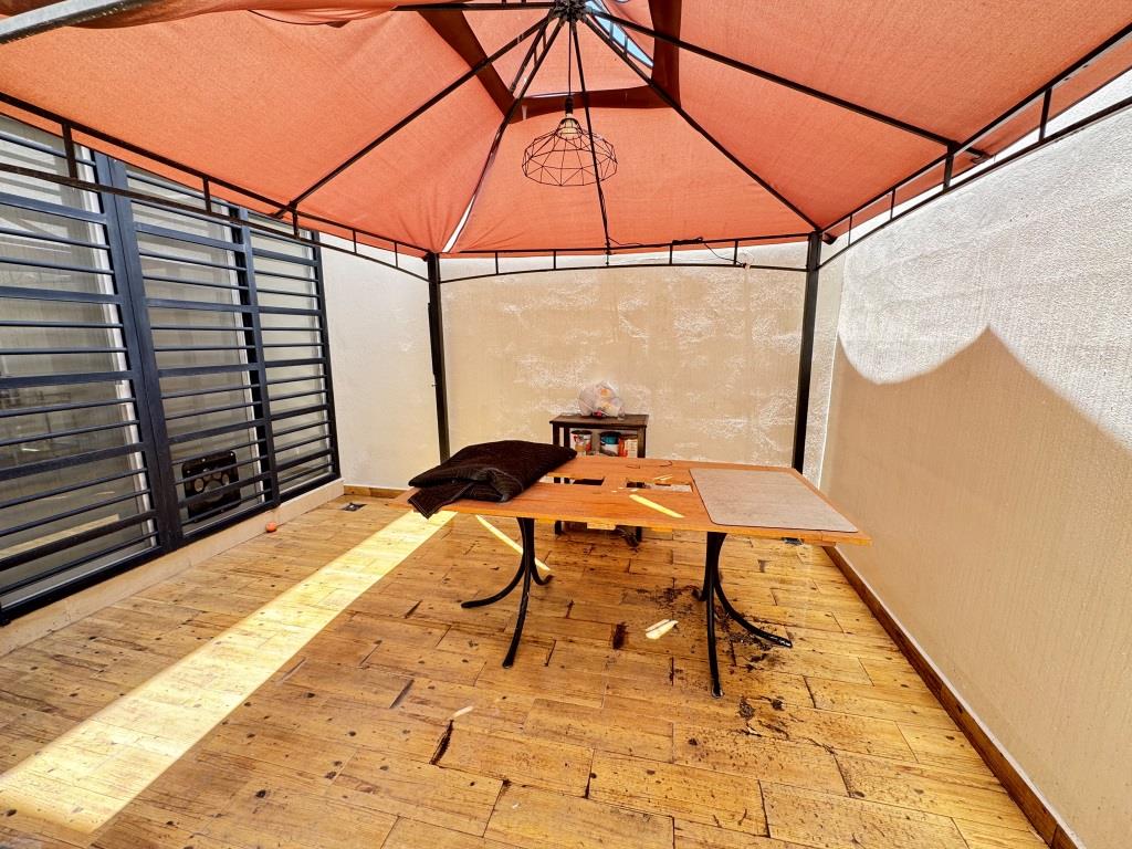 Casa dentro de exclusiva privada.
