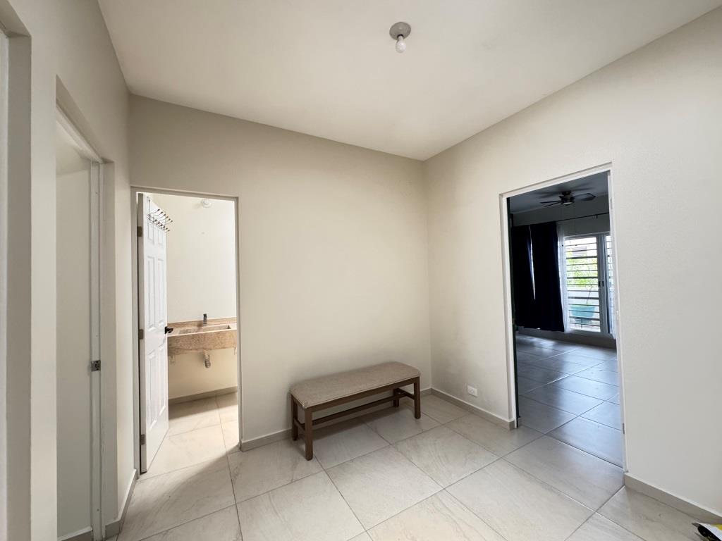 Casa dentro de exclusiva privada.