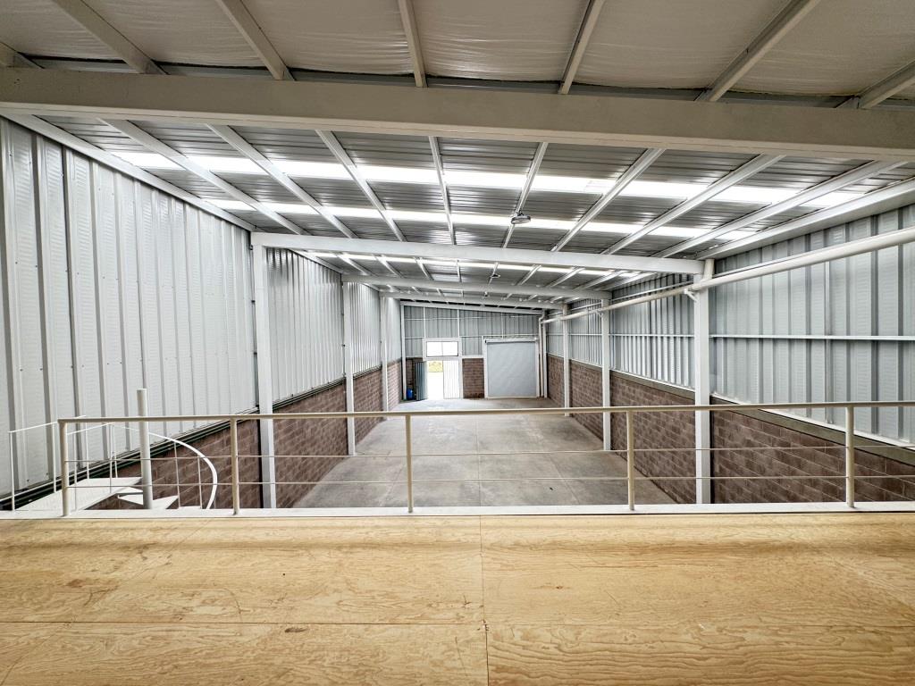 Nave industrial 309m2 + 40 mezanine