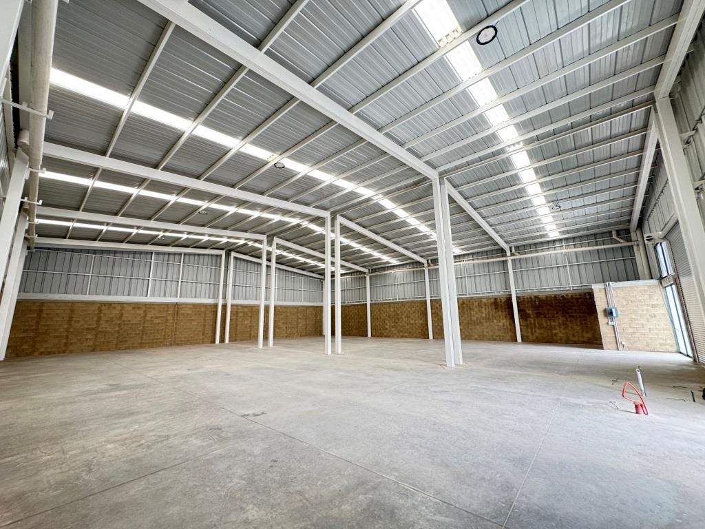 Nave industrial en parque con acceso controlado 282m2