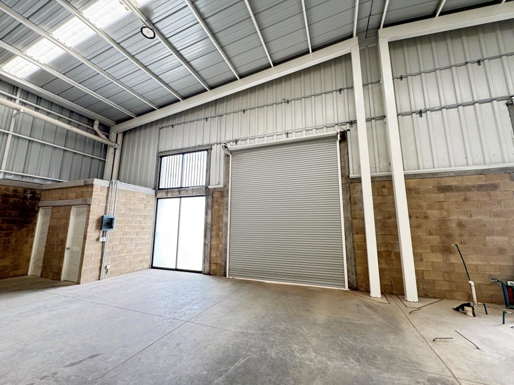Nave industrial en parque con acceso controlado 282m2