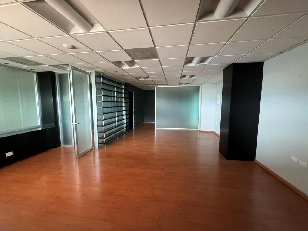 LOCAL Y OFICINAS COMERCIALES EN RENTA
