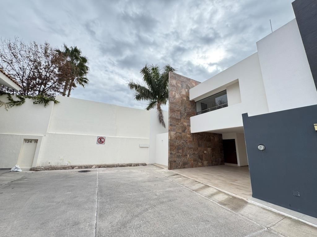 Casa NUEVA en venta dentro de Residencial Contadero,