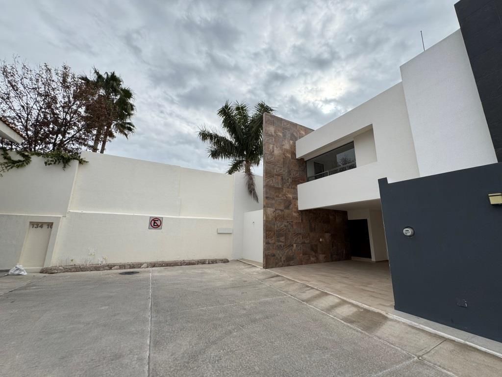 Casa NUEVA en venta dentro de Residencial Contadero,