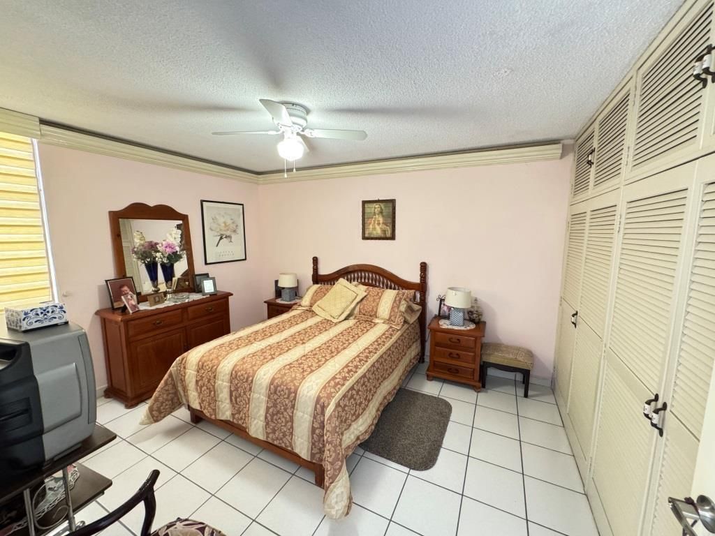 CASA EN VENTA EN FRACCIONAMIENTO LOMAS DEL CAMPESTRE I SECC.