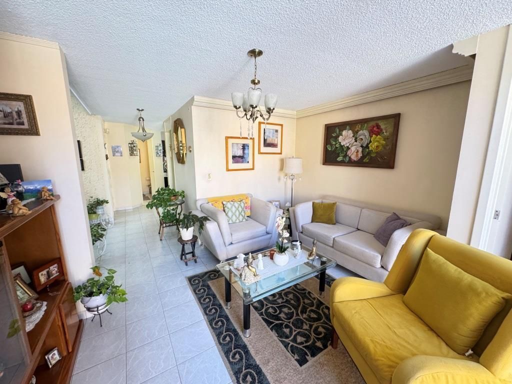 CASA EN VENTA EN FRACCIONAMIENTO LOMAS DEL CAMPESTRE I SECC.