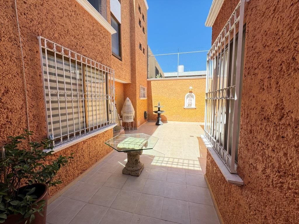 CASA EN VENTA EN FRACCIONAMIENTO LOMAS DEL CAMPESTRE I SECC.