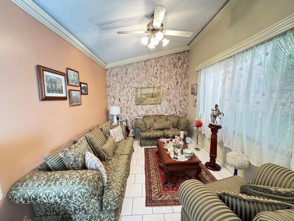 CASA EN VENTA EN FRACCIONAMIENTO LOMAS DEL CAMPESTRE I SECC.