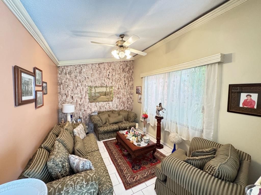 CASA EN VENTA EN FRACCIONAMIENTO LOMAS DEL CAMPESTRE I SECC.