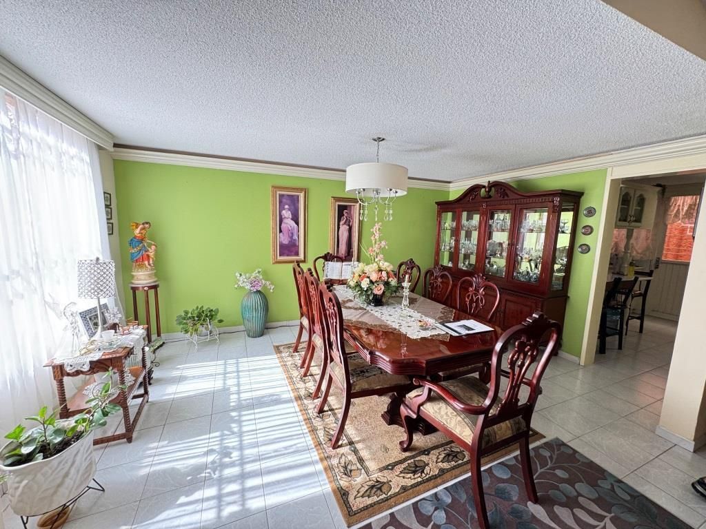 CASA EN VENTA EN FRACCIONAMIENTO LOMAS DEL CAMPESTRE I SECC.