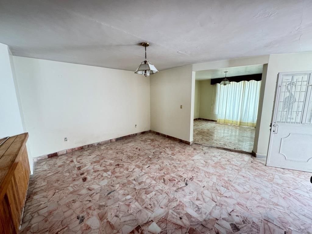 CASA EN VENTA EN FRACCIONAMIENTO DEL VALLE I SECC.